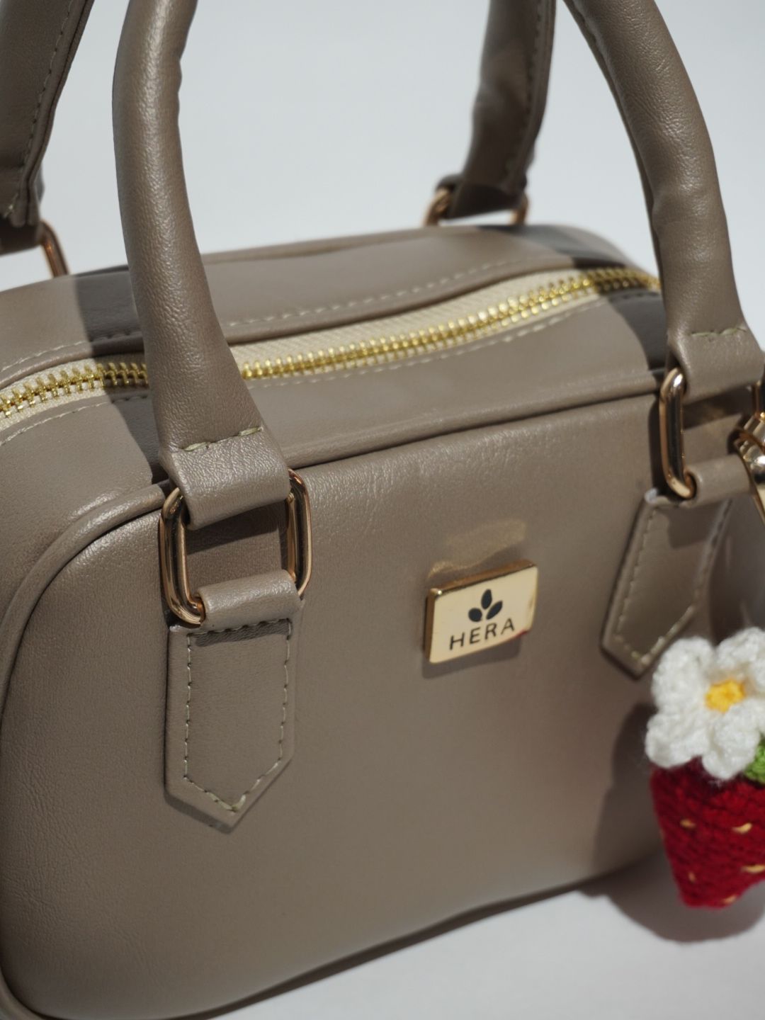 Bolso manos libre Siena Taupe - Hera Shoes & Bags